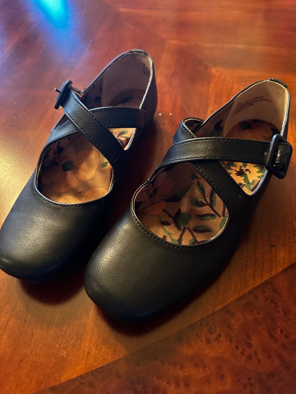 BOC Black Mary Jane Shoes with Floral Insole. EUC. Size 7